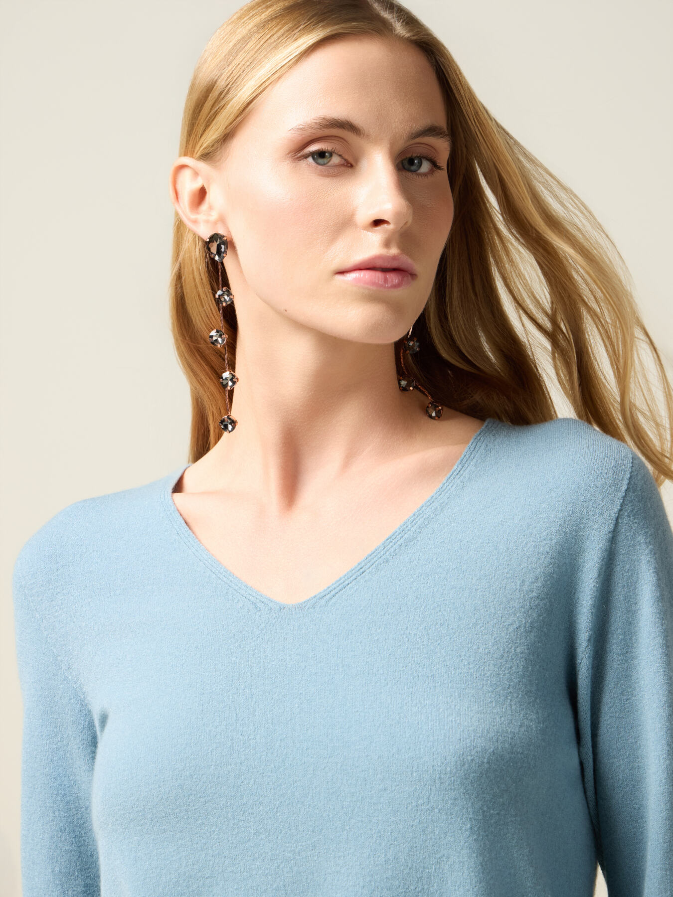 Viskosemischpullover mit V-Ausschnitt image number 2