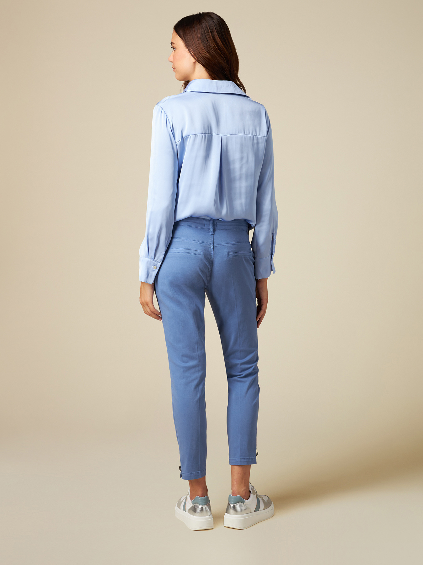 Pantalones chinos con detalle joya image number 1