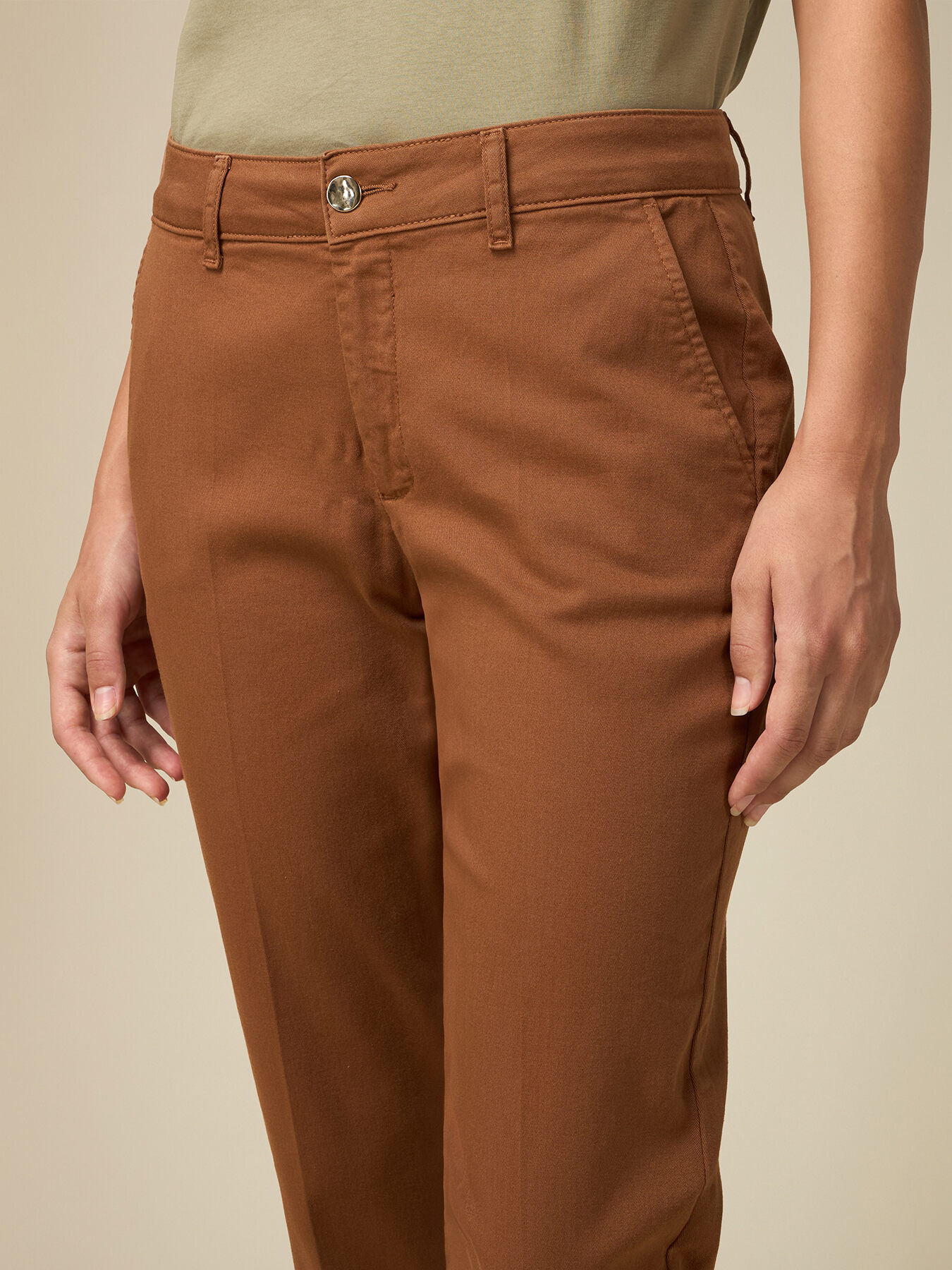 Pantaloni chino in cotone image number 2