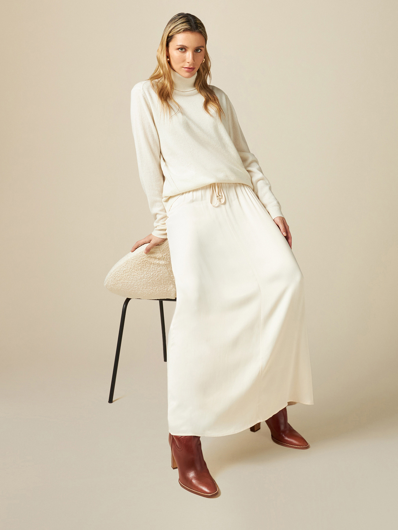 Jupe mi-longue en satin image number 0