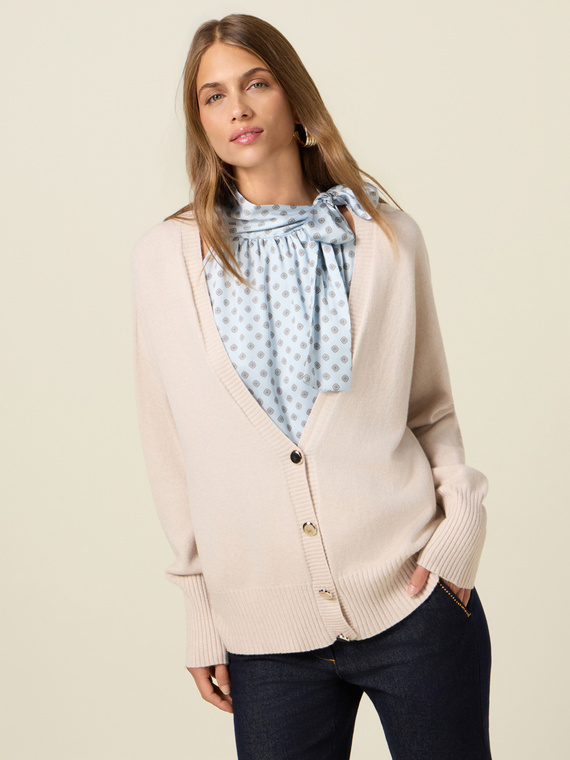 Cardigan mit V-Ausschnitt und goldenen Kn&ouml;pfen
