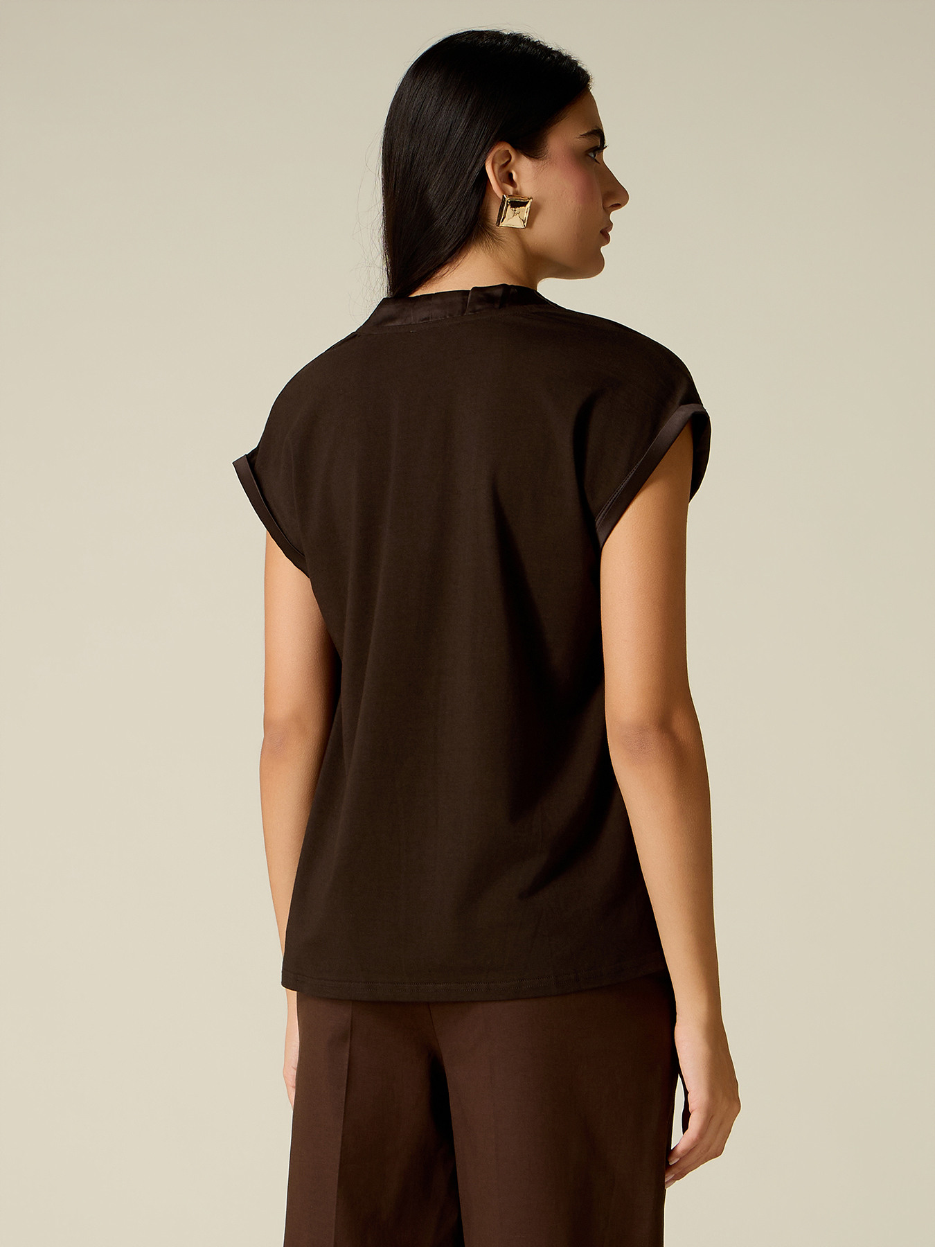 T-shirt bimaterica scollo a V image number 1