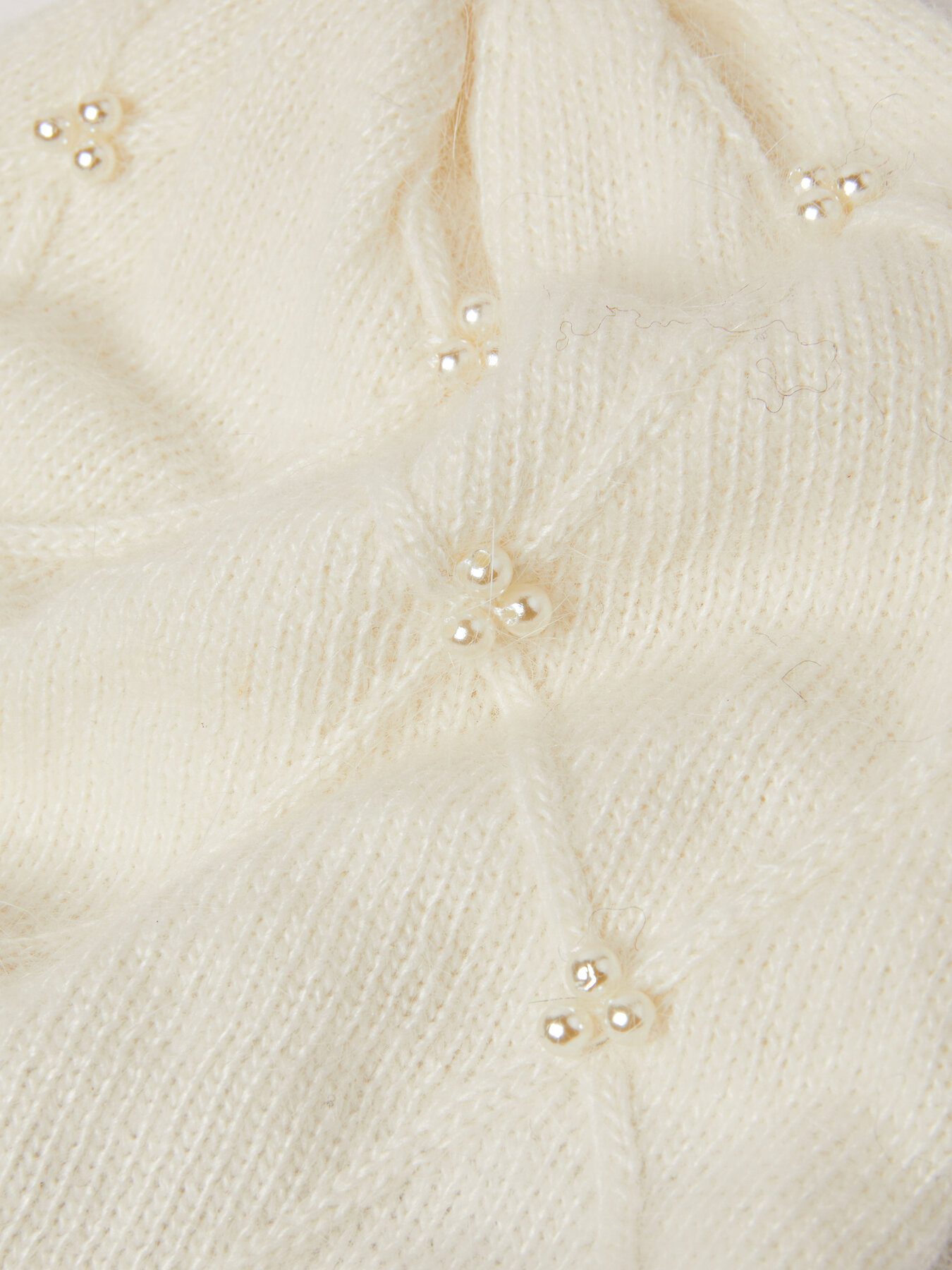 Beanie with pearls image number 2