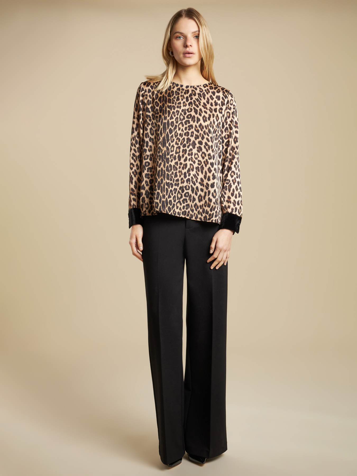 Bluse mit Animal-Print und Chenille-B&uuml;ndchen image number 0