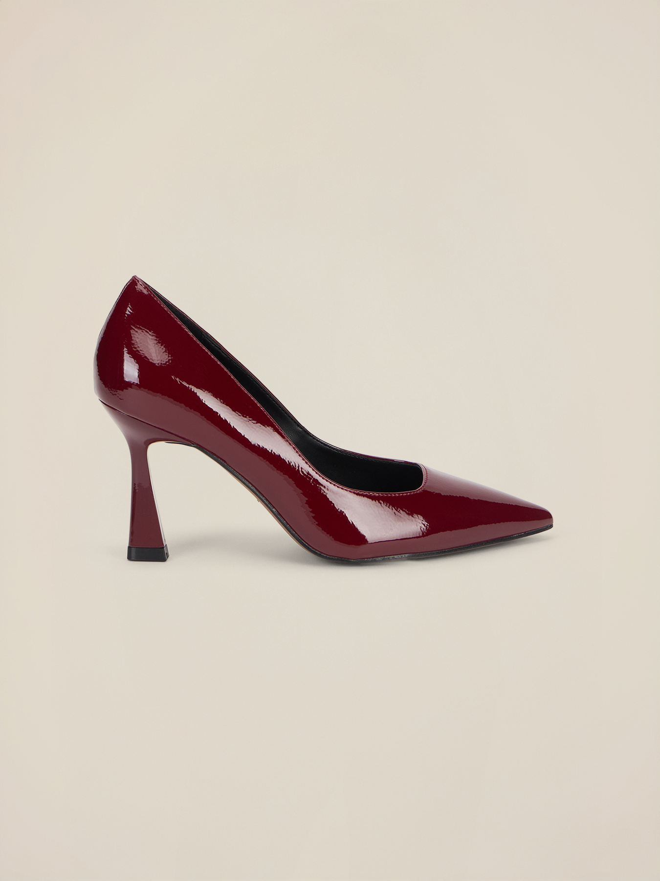 Patent leather pumps image number 2