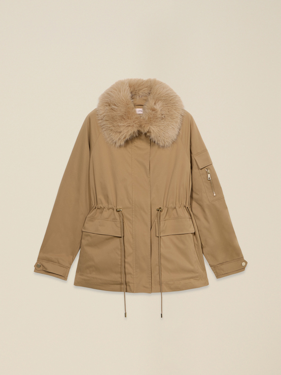 Parka acolchado con cuello peludo