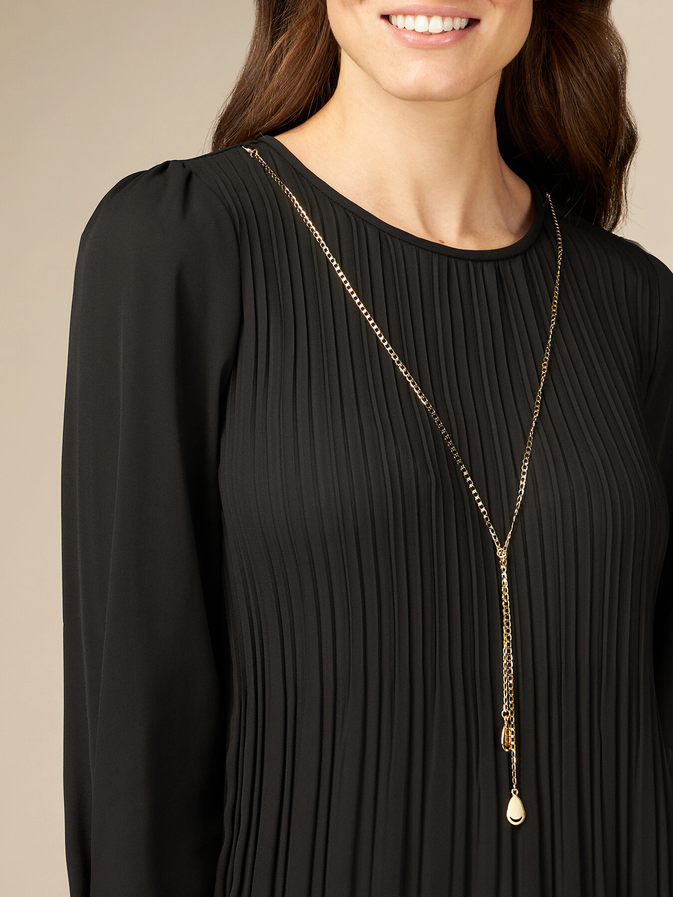 Blouse pliss&eacute;e avec cha&icirc;ne image number 2