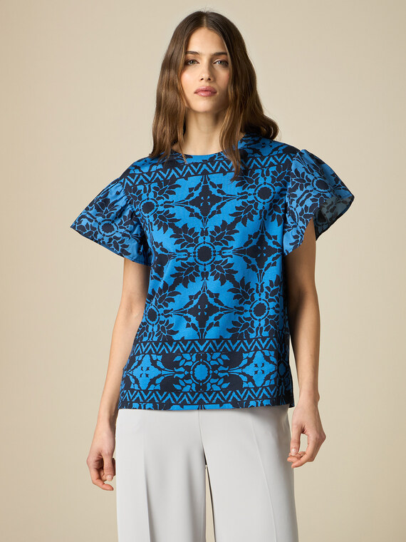 Patterned t-shirt with poplin sleeves