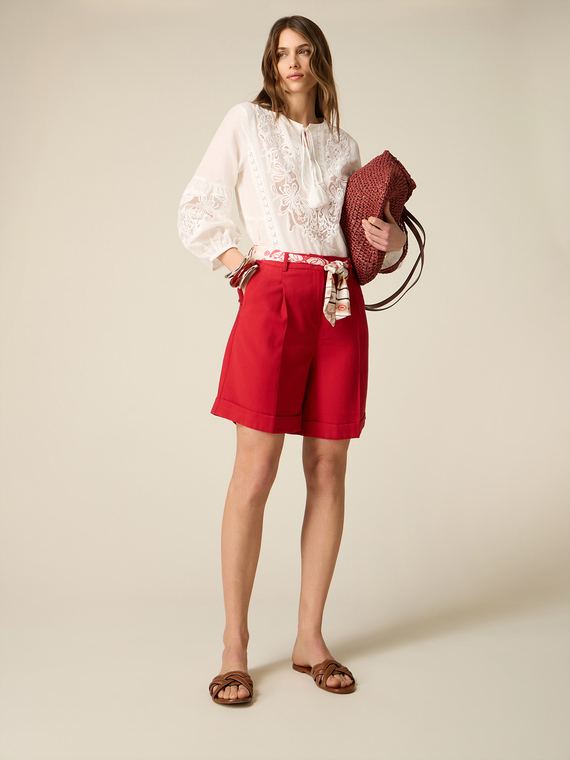 Bermudas con cintur&oacute;n estampado