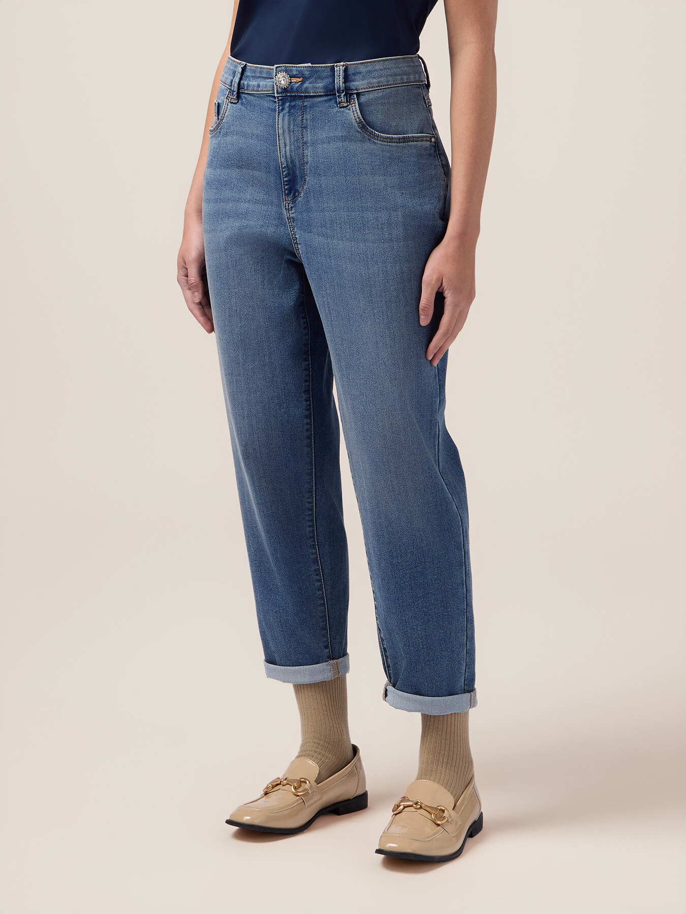 Jeans boyslim con bottone gioiello image number 3