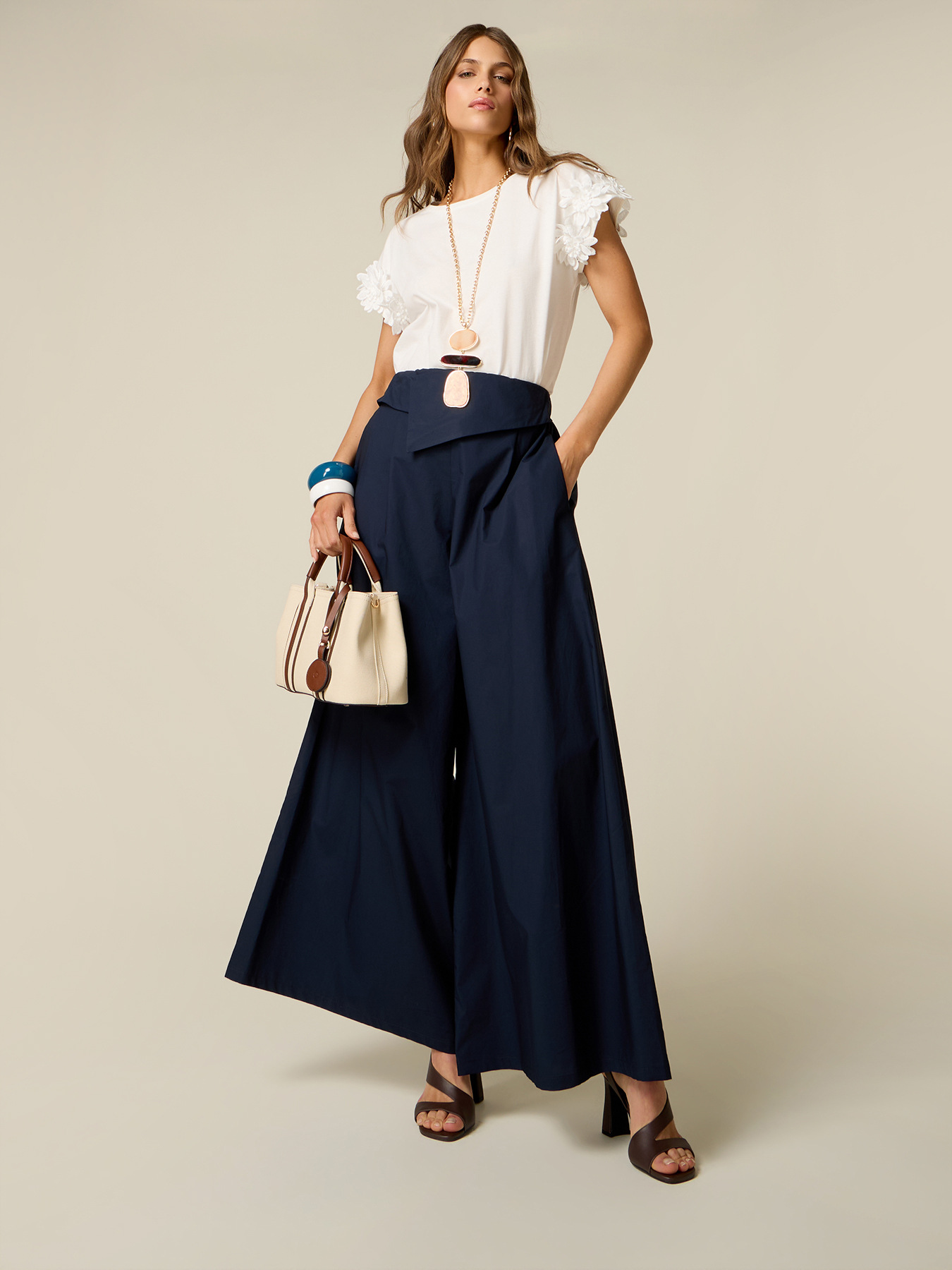 Pantaloni wide leg con baschina in vita image number 0