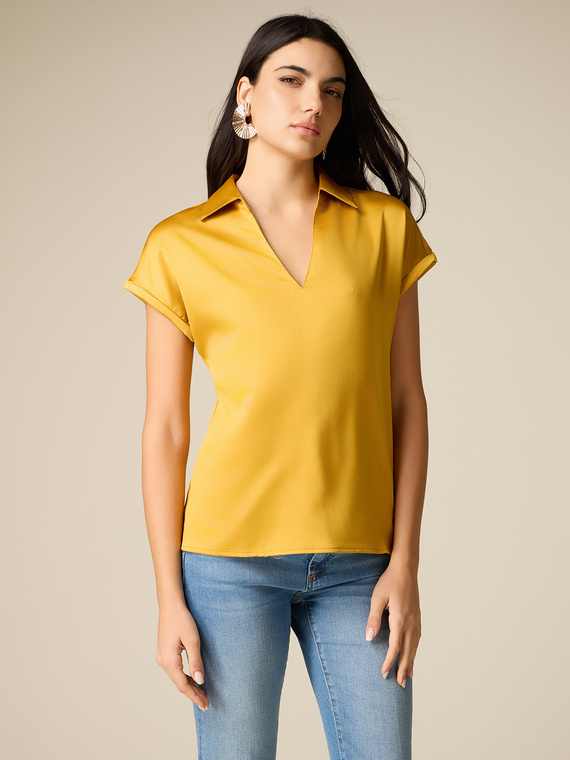 Two-material V-neck T-shirt
