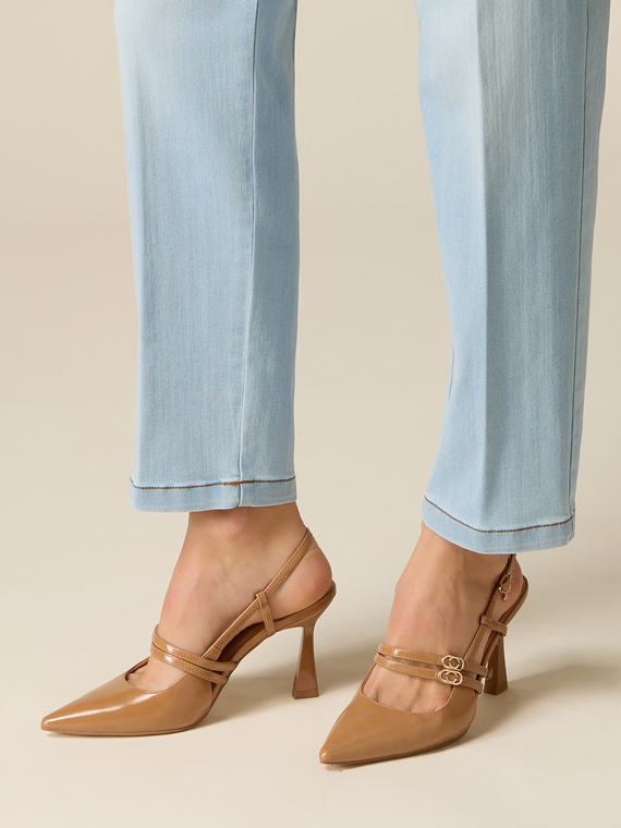 D&eacute;collet&eacute; slingback