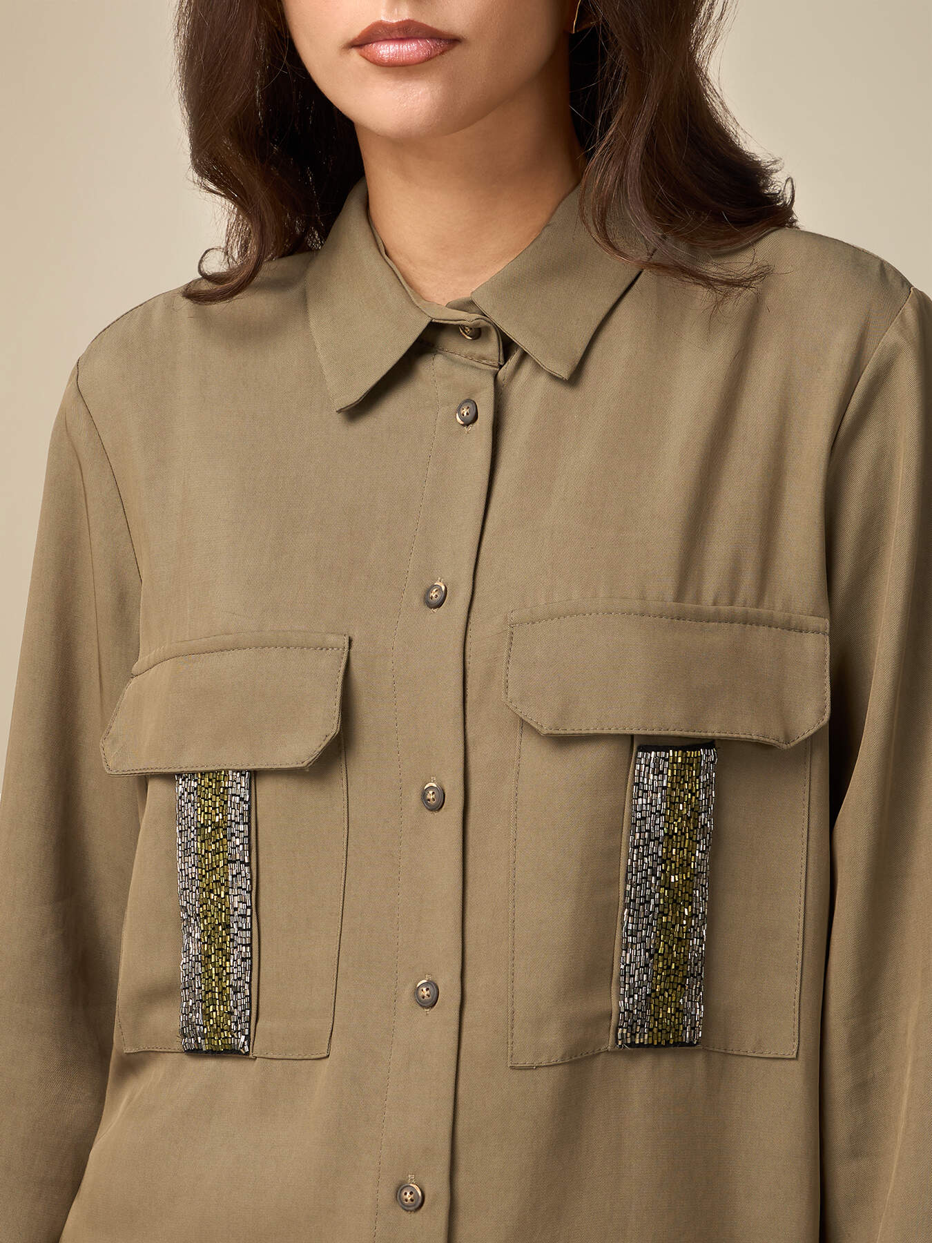 Camisa con bolsillos bordados image number 2