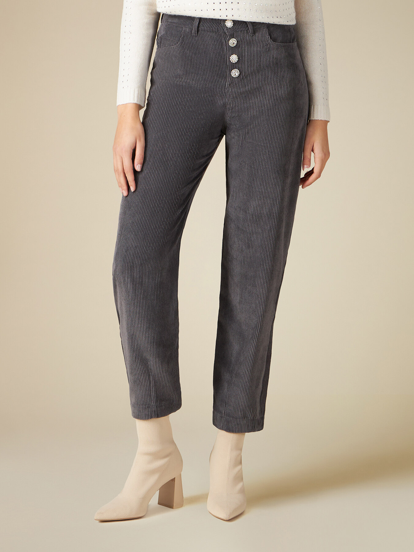 Pantalon chino en velours &agrave; c&ocirc;tes image number 3