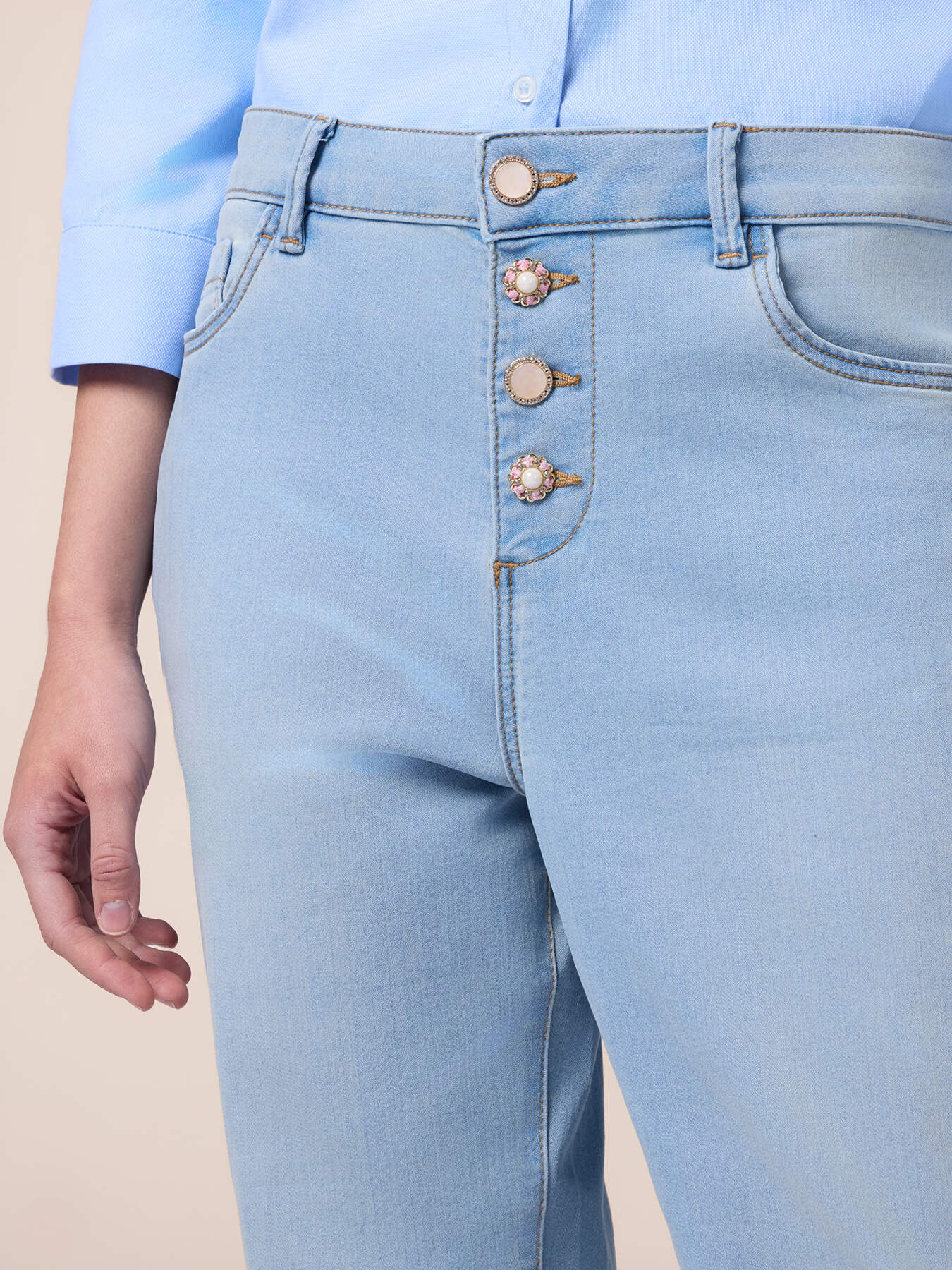 Jeans boyfit stone washed con bottoni gioiello image number 2