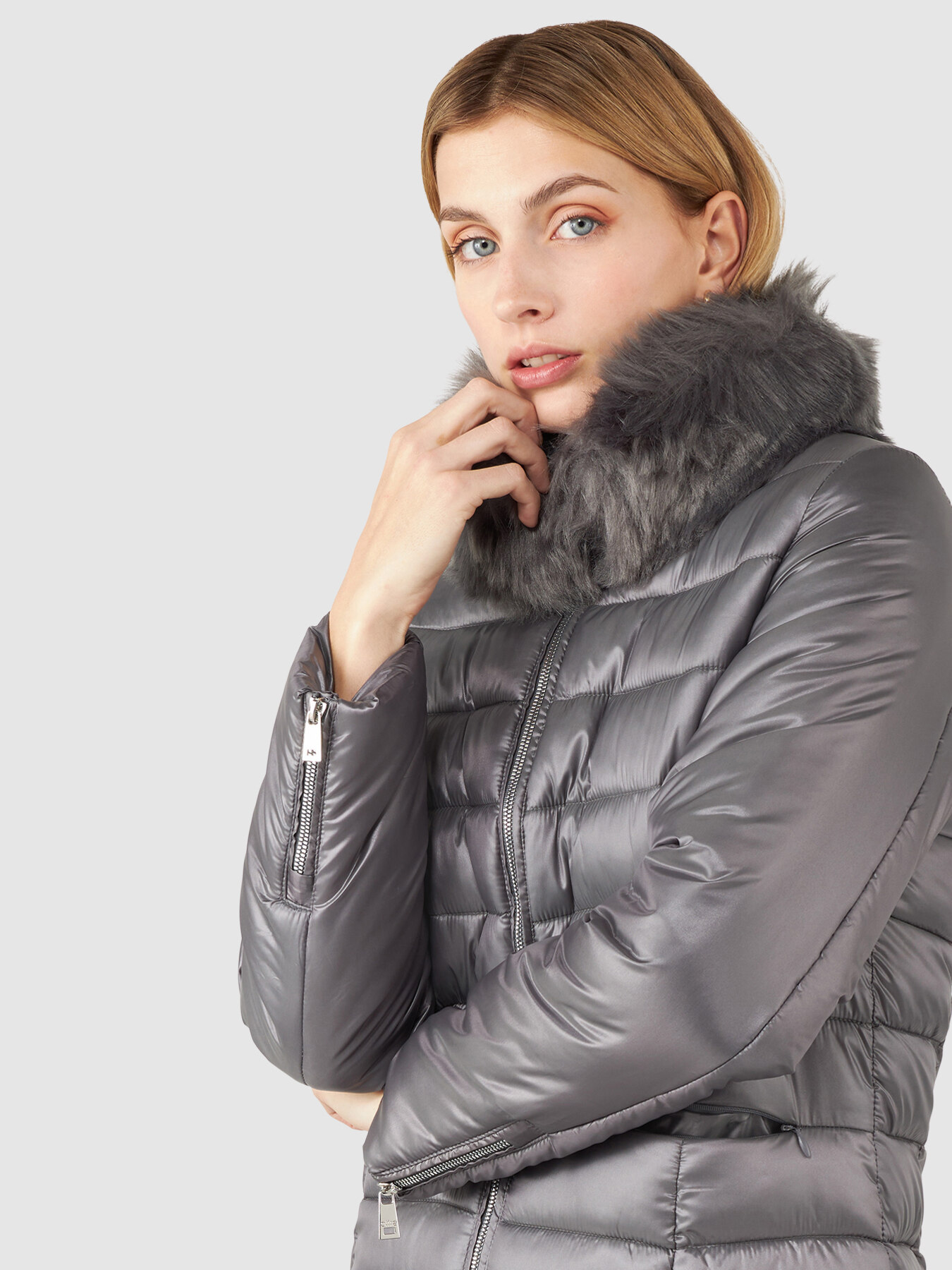 Piumino con collo in pelliccia sintetica image number 2