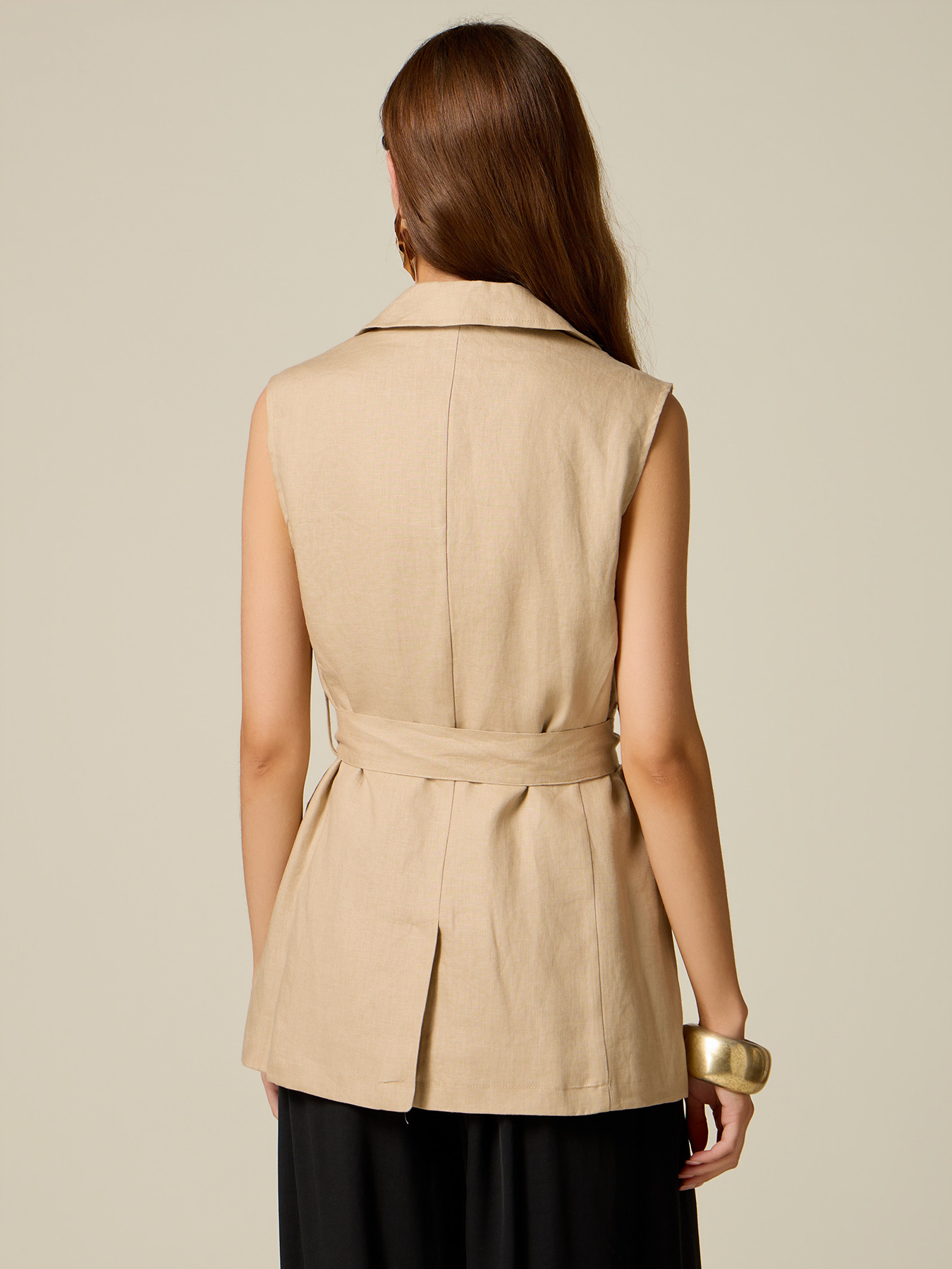 Chaleco sastre de lino con cintur&oacute;n image number 1