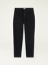 Umweltfreundliche schwarze Boyslim-Jeans image number 4