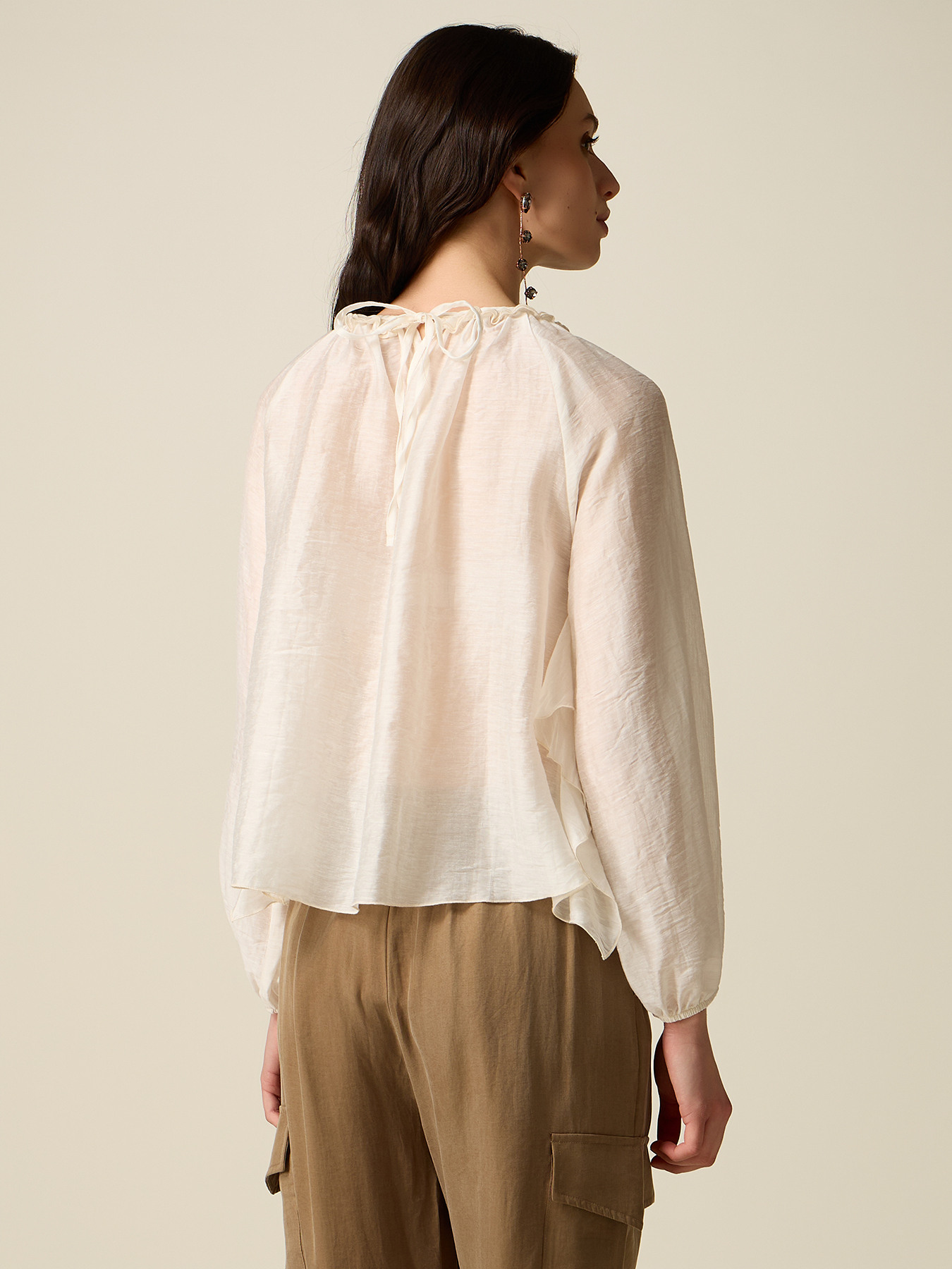 Blouse in linen blend voile with ruffles image number 1
