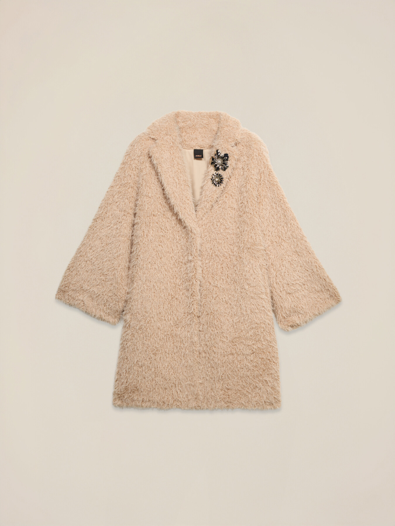 Cappotto oversize effetto peluche con spille image number 4