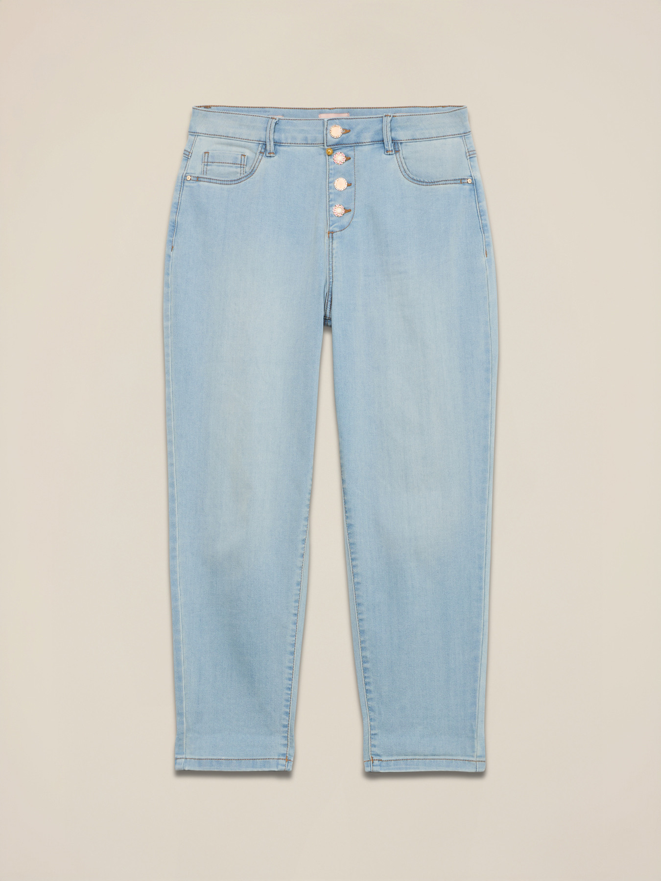 Stone-washed boyfriend jeans with jewel buttons image number 4