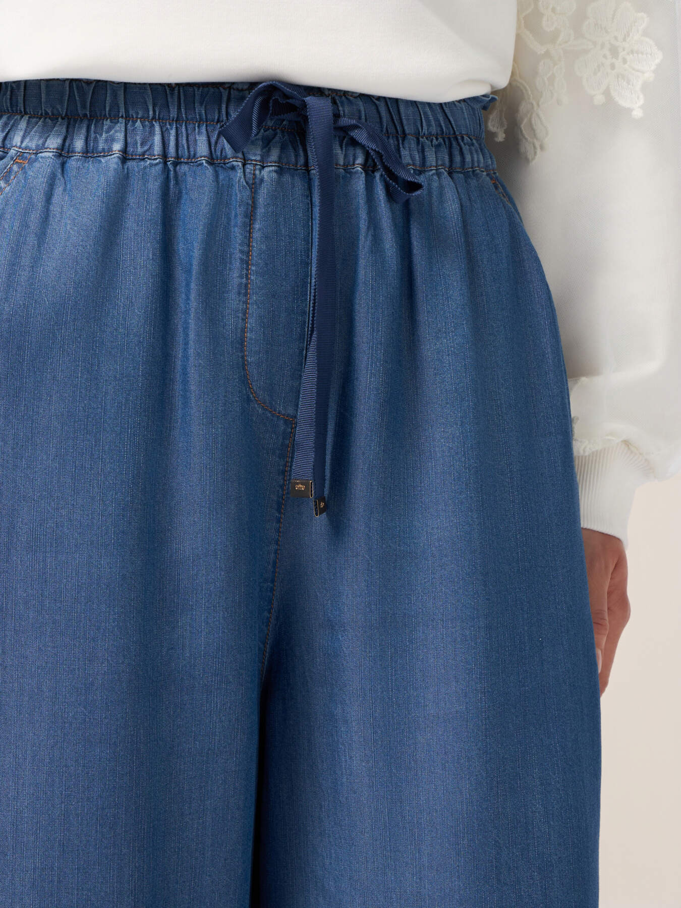 Pantalones palazzo de tencel efecto denim image number 2