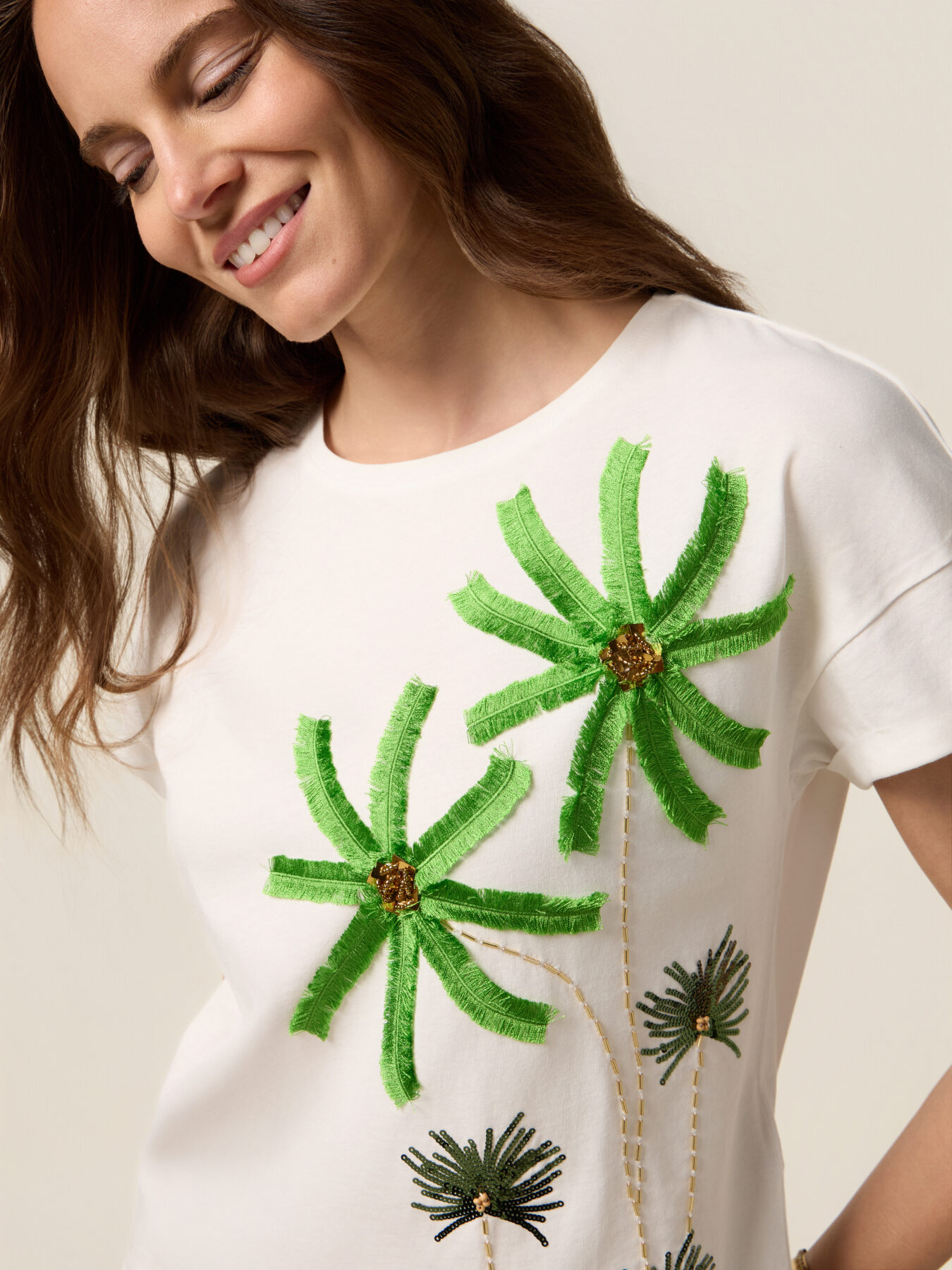 T-Shirt mit Stickerei image number 2