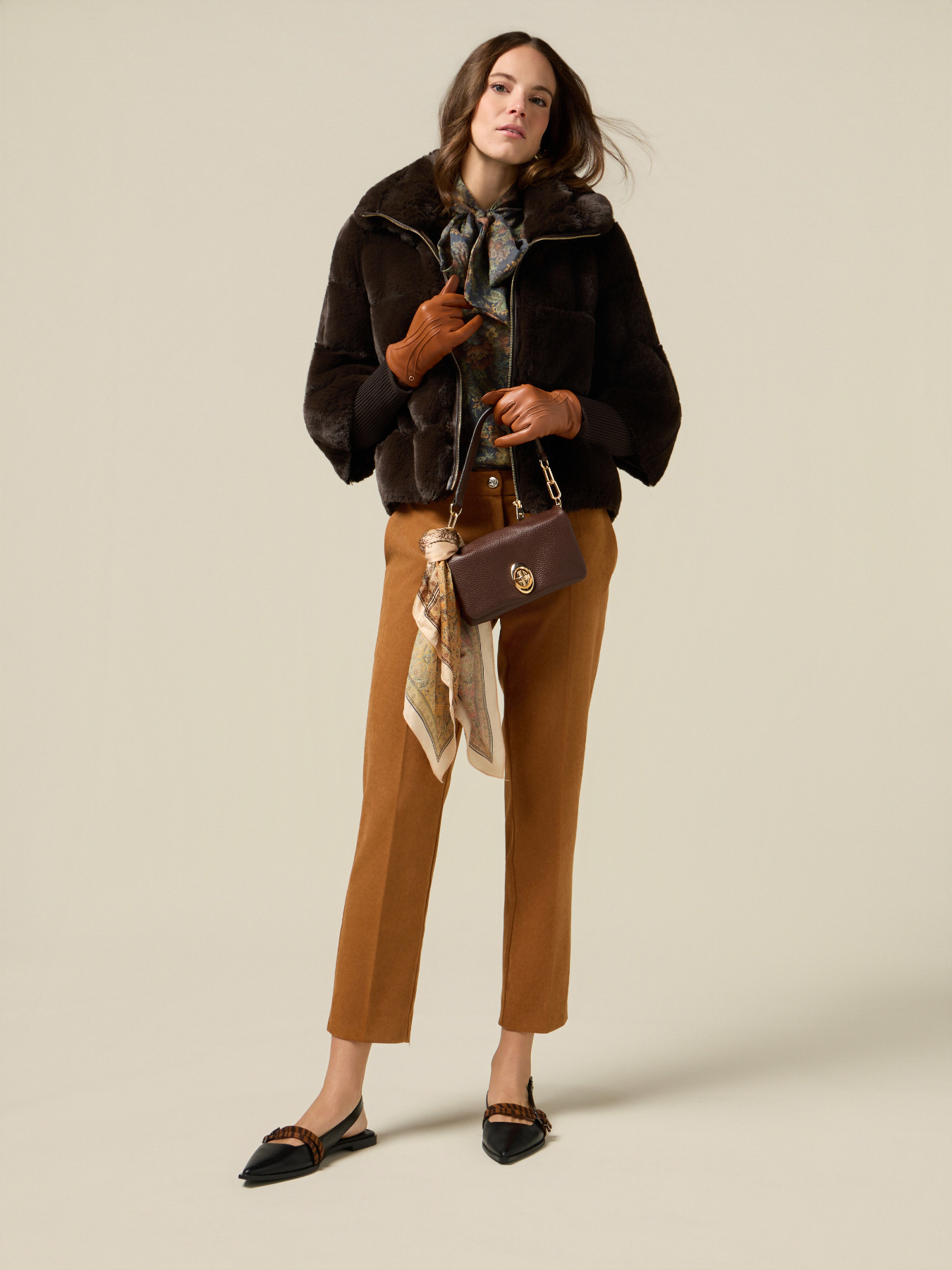 Jacke aus pelzigem Stoff image number 3