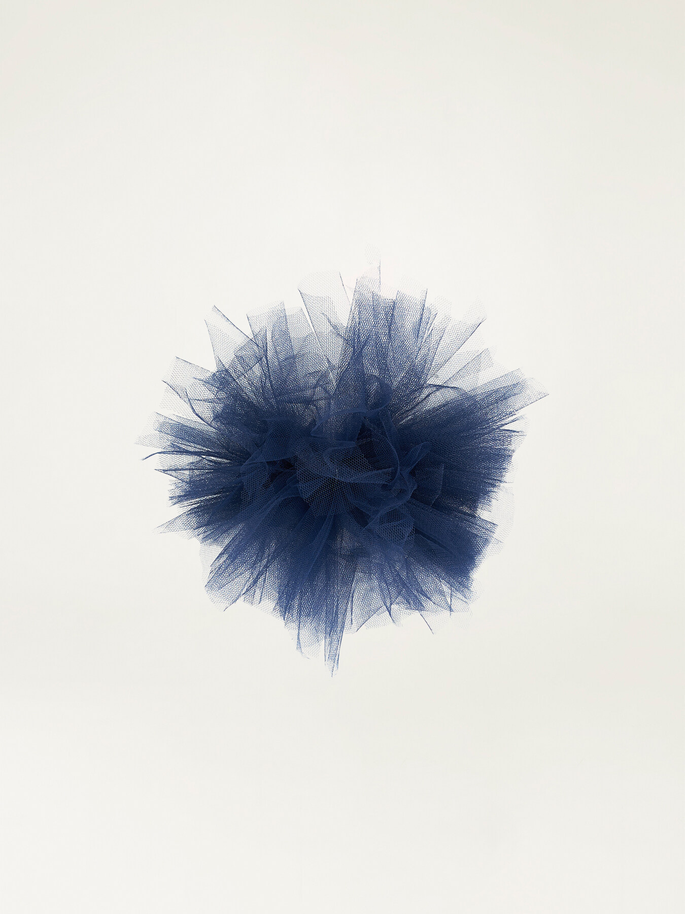 Spilla in tulle a fiore image number 1