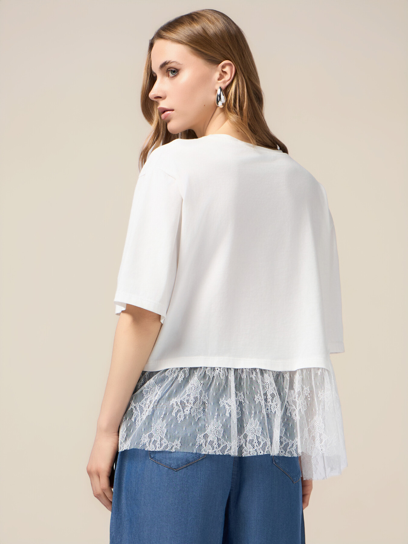 T-shirt con inserto in pizzo image number 1