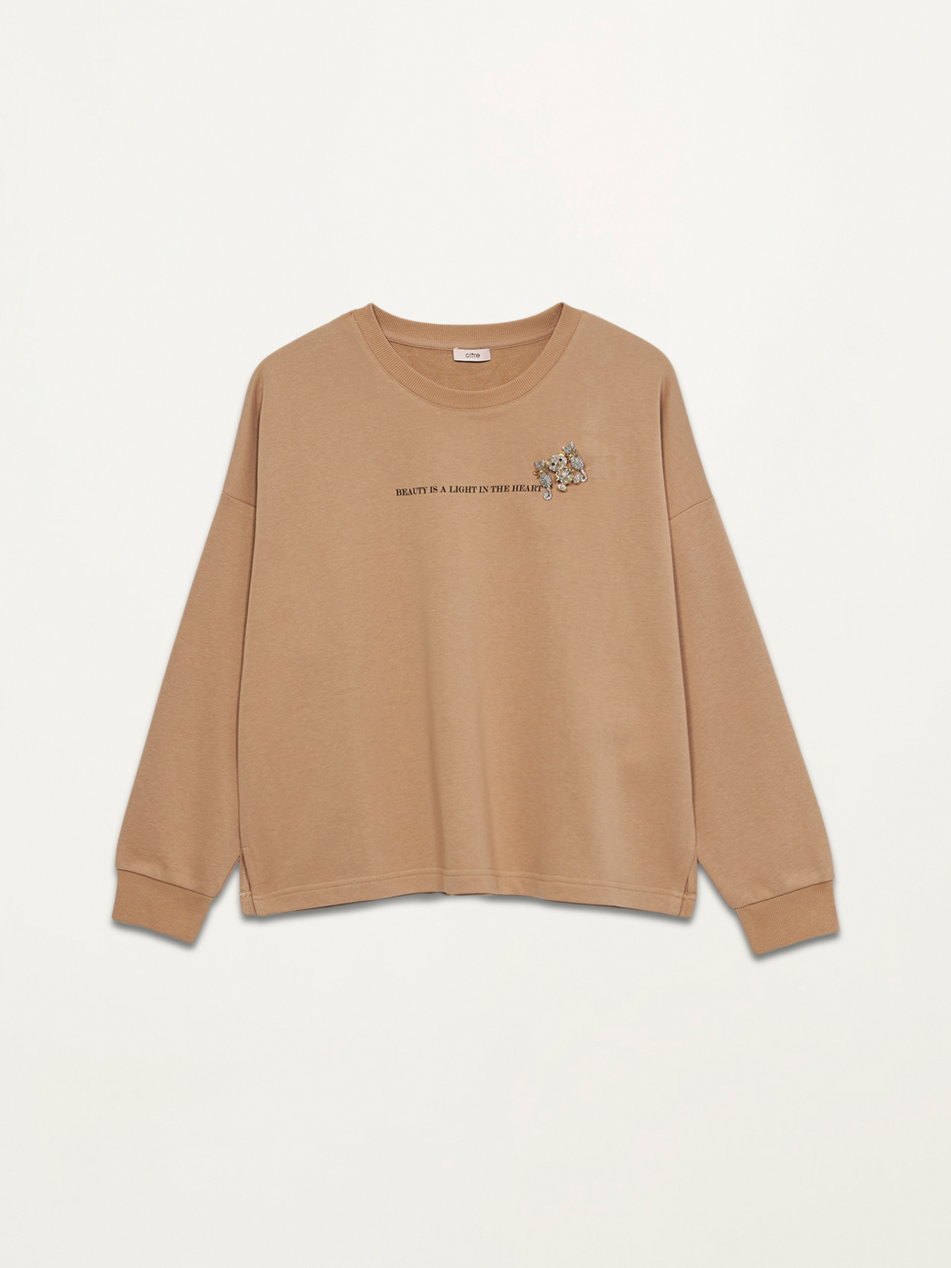 Sweatshirt with lettering and brooches image number 3