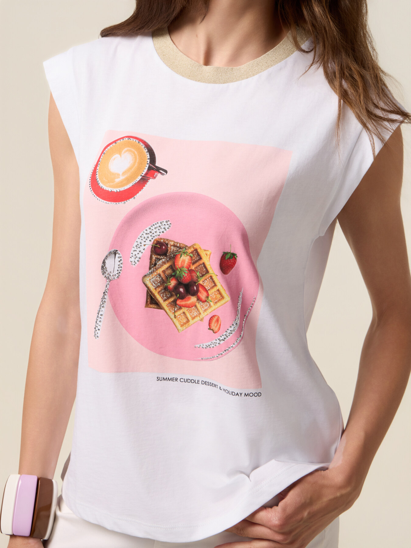 T-Shirt mit Druck und Applikationen image number 2