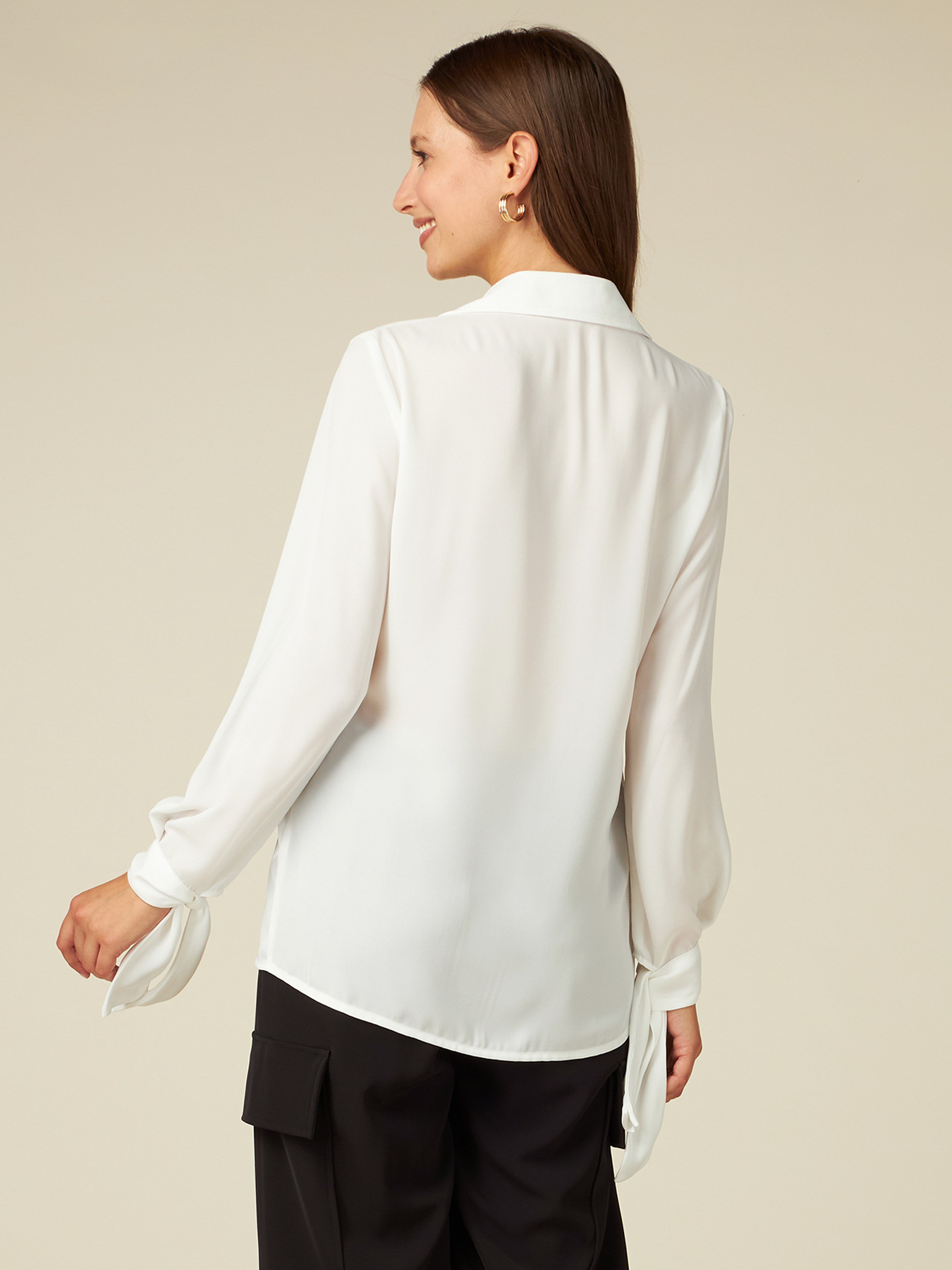 Bluse aus Georgette mit Kette image number 1