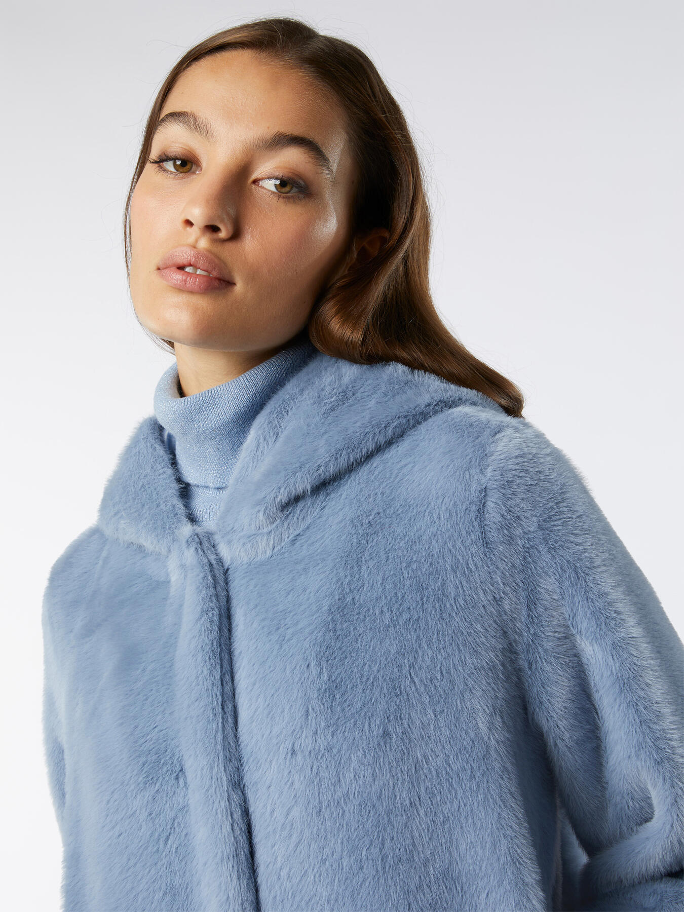 Pelliccia sintetica con cappuccio image number 2