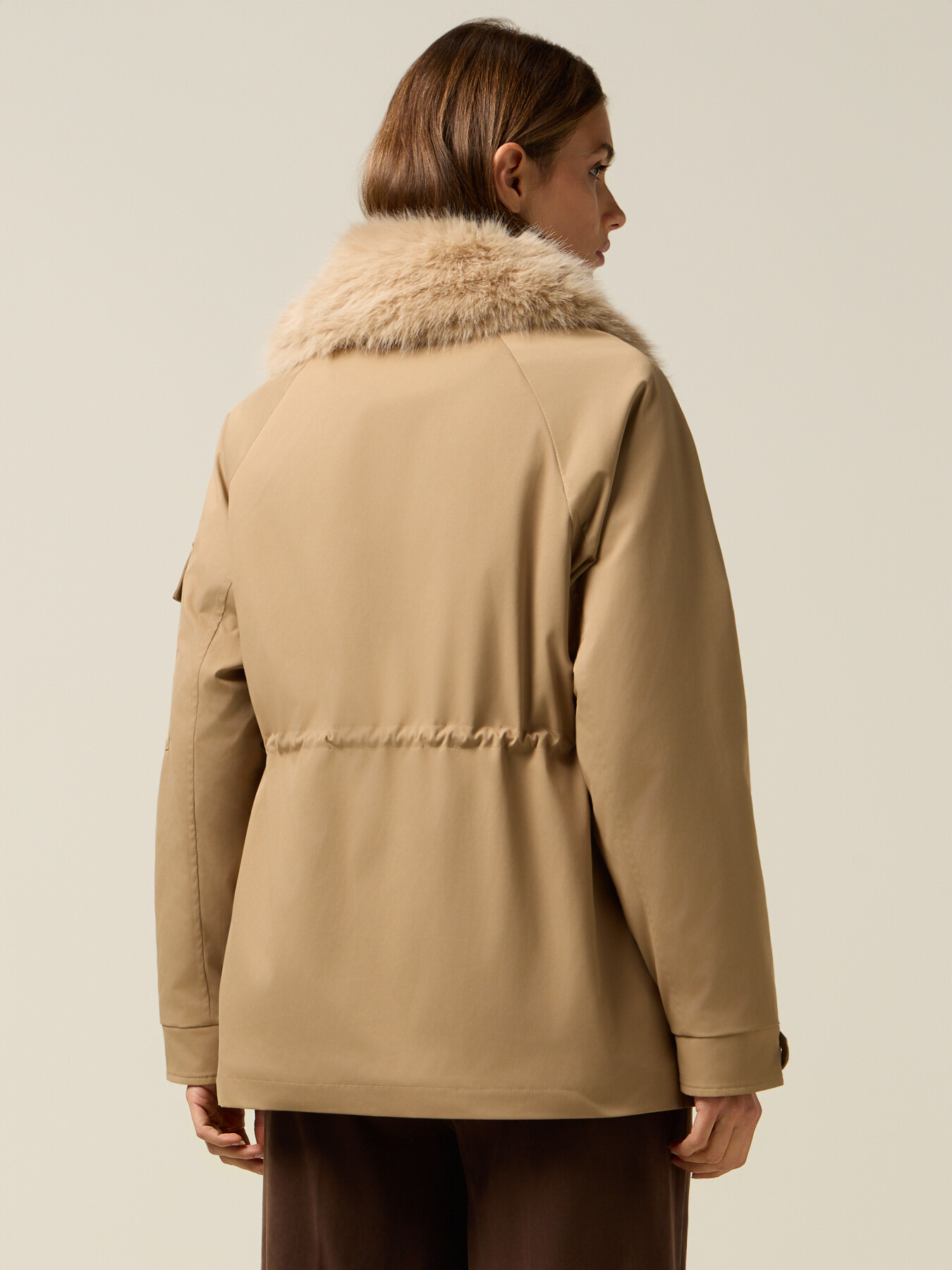 Gef&uuml;tterte Parka mit Pelzkragen image number 1