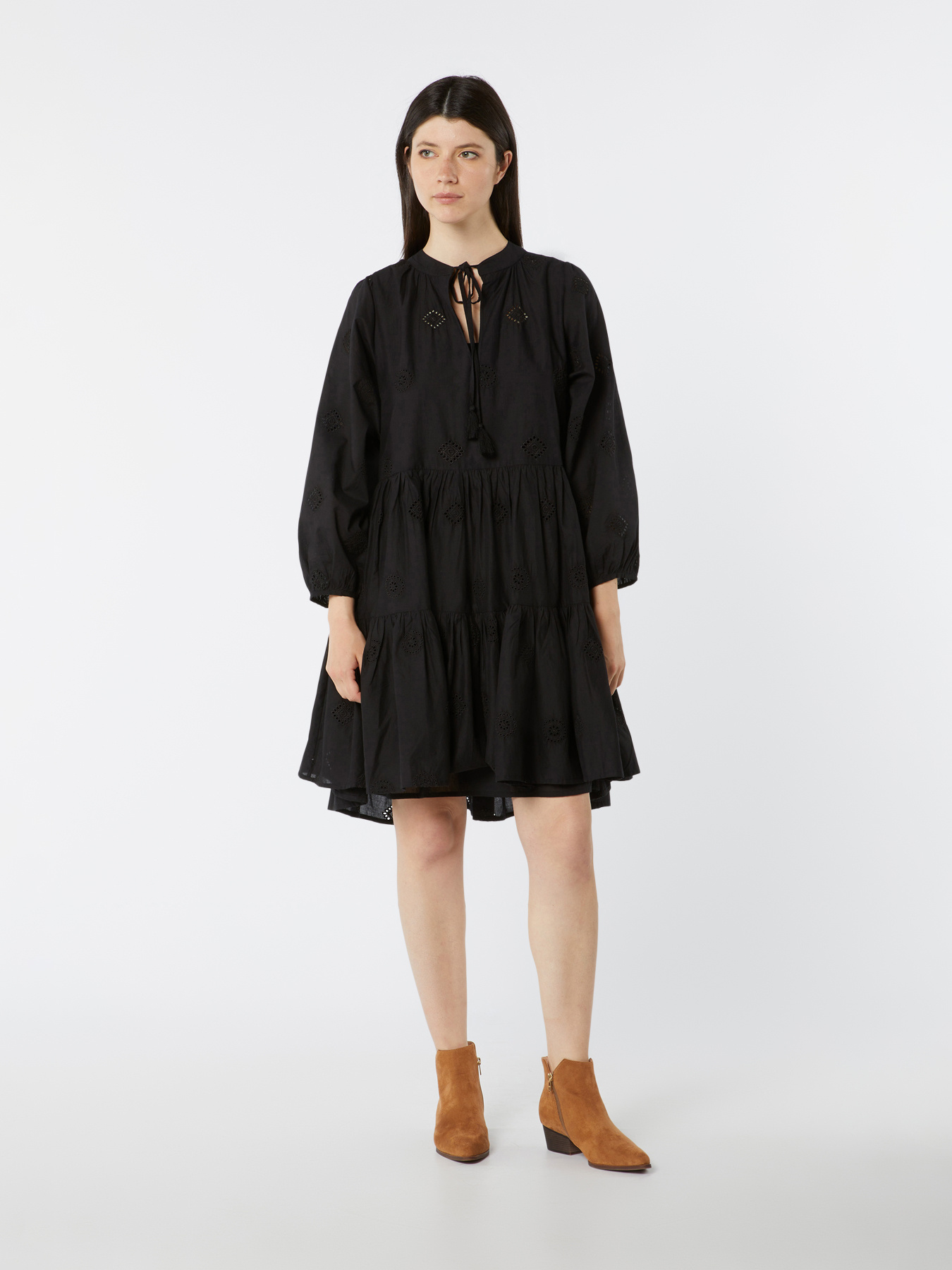 Robe &eacute;vas&eacute;e en broderie anglaise image number 0