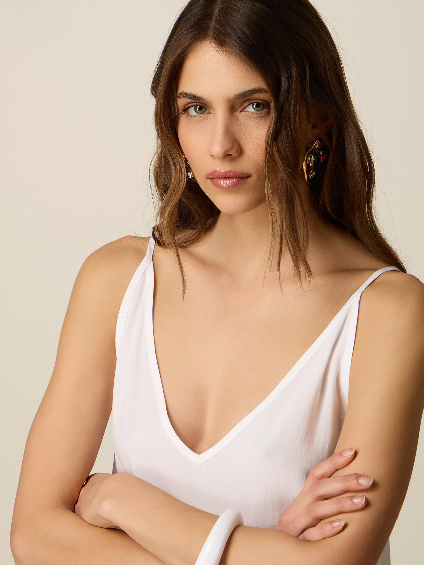 Top in viscosa con scollo a V image number 2