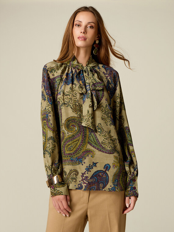 Blusa estampada con lazo para anudar