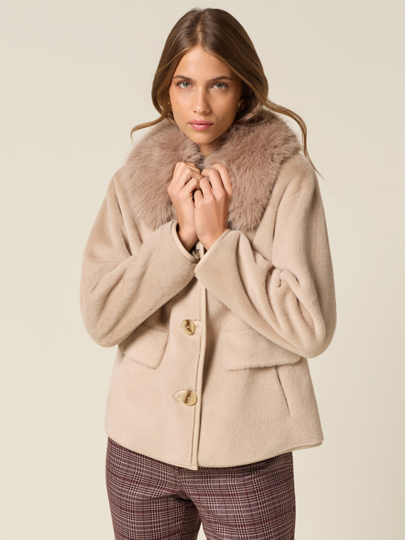 Short coat with furry collar image number 3