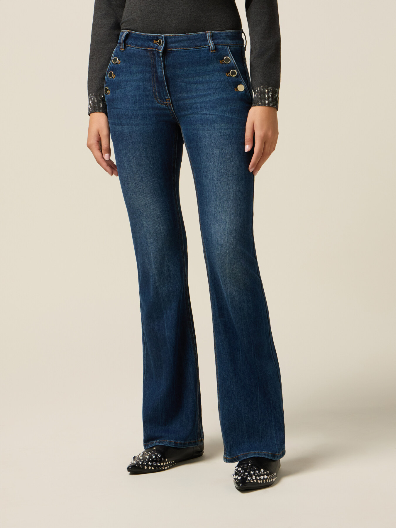 Jeans flare con dettaglio di bottoni image number 3