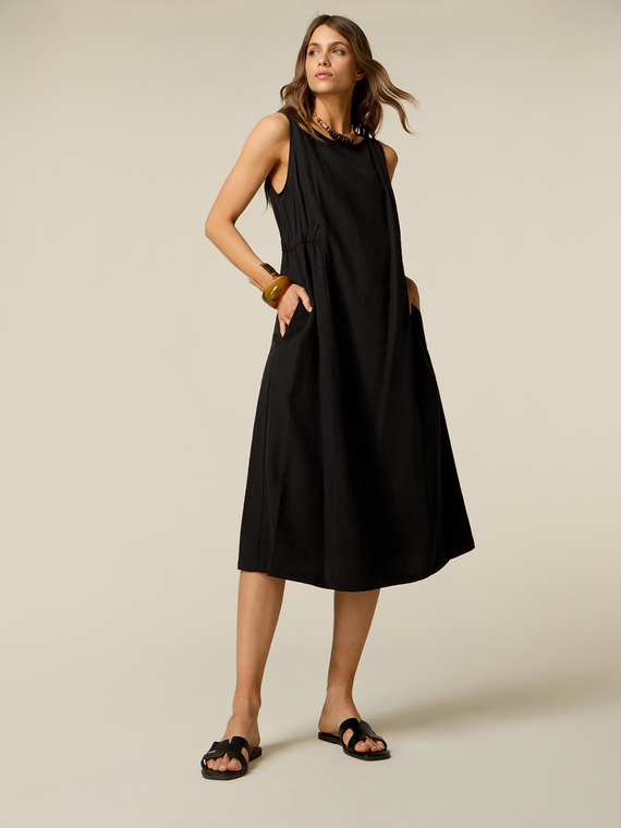 Robe &eacute;vas&eacute;e en m&eacute;lange de lin avec collier