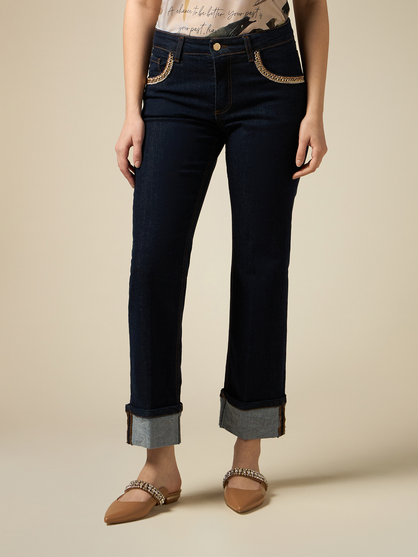 Vaqueros regular cropped con cadenas joya image number 3