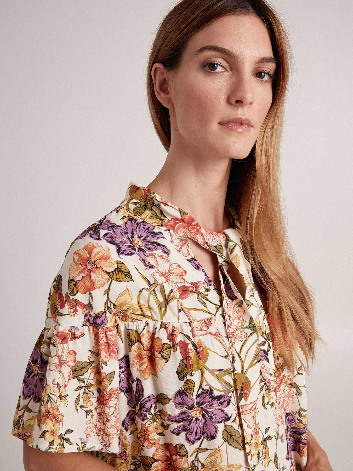 Blusa floreale con maniche corte image number 0