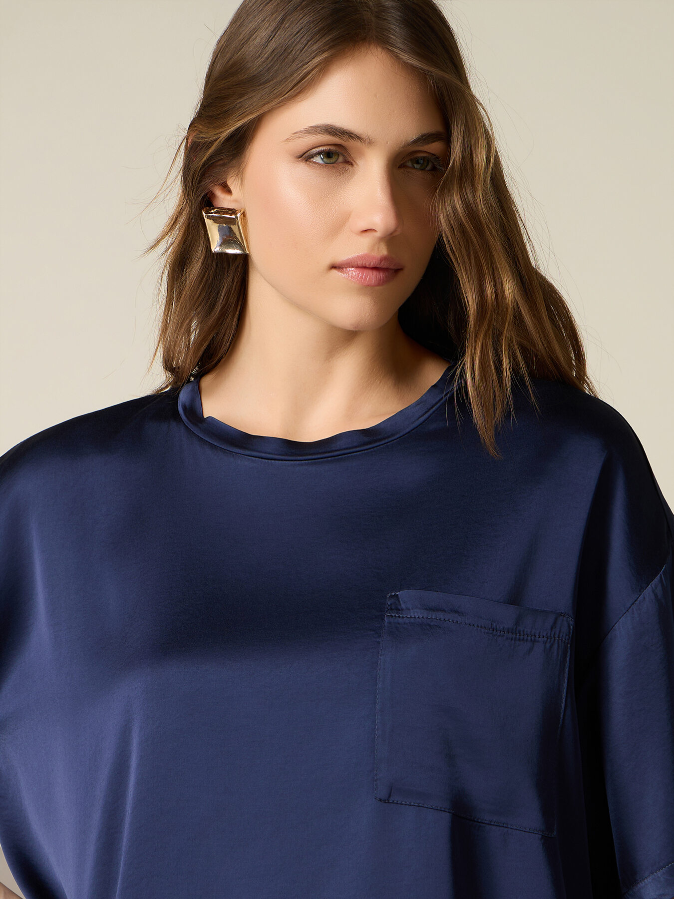 Blusa boxy in raso di viscosa image number 2