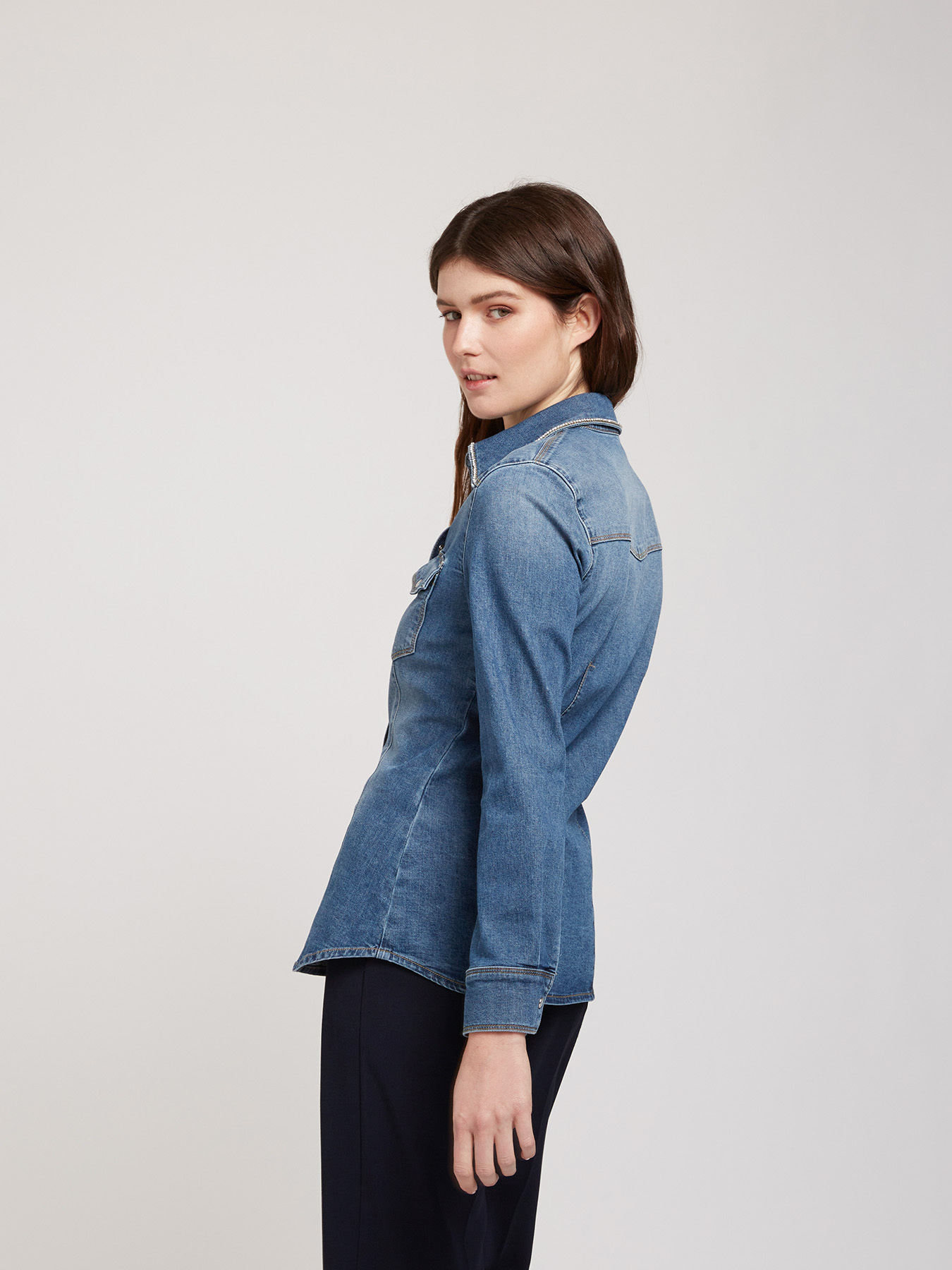 Camicia in denim con pietre image number 1