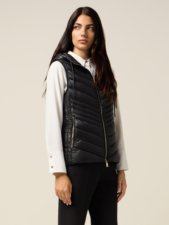 Leichte &auml;rmellose Daunenjacke