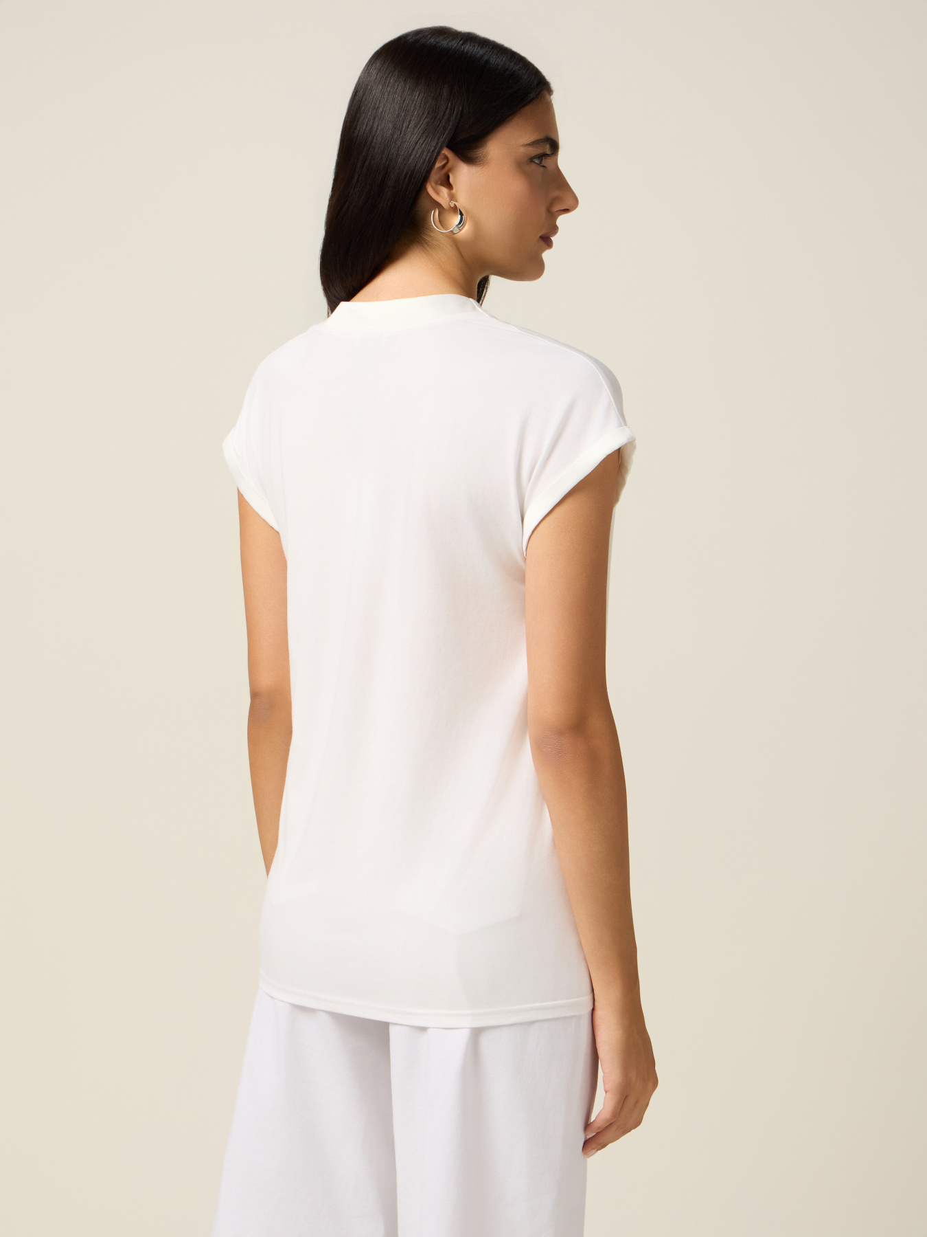 Two-material V-neck T-shirt image number 1