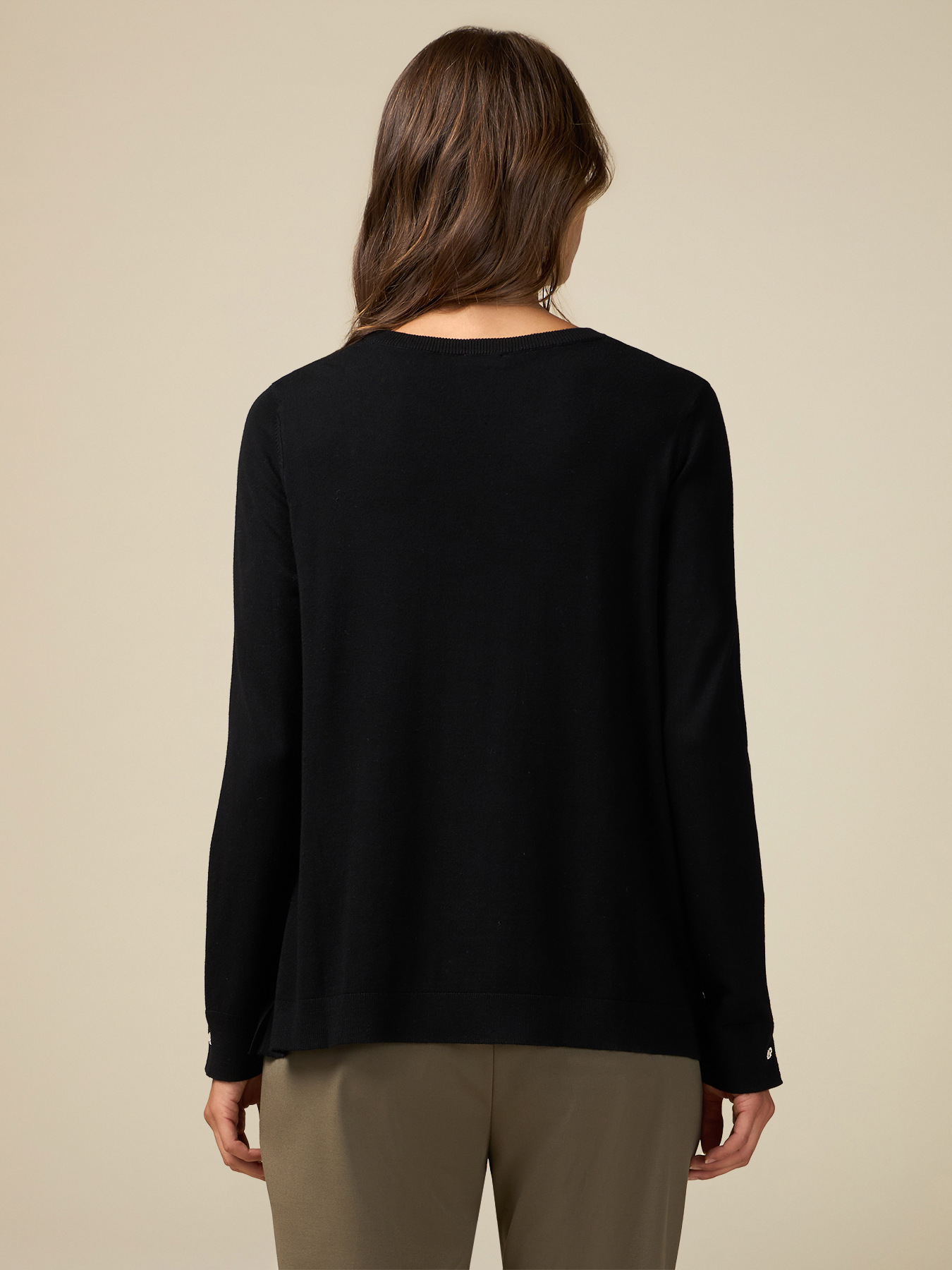 Pull ras-du-cou avec boutons bijoux image number 1