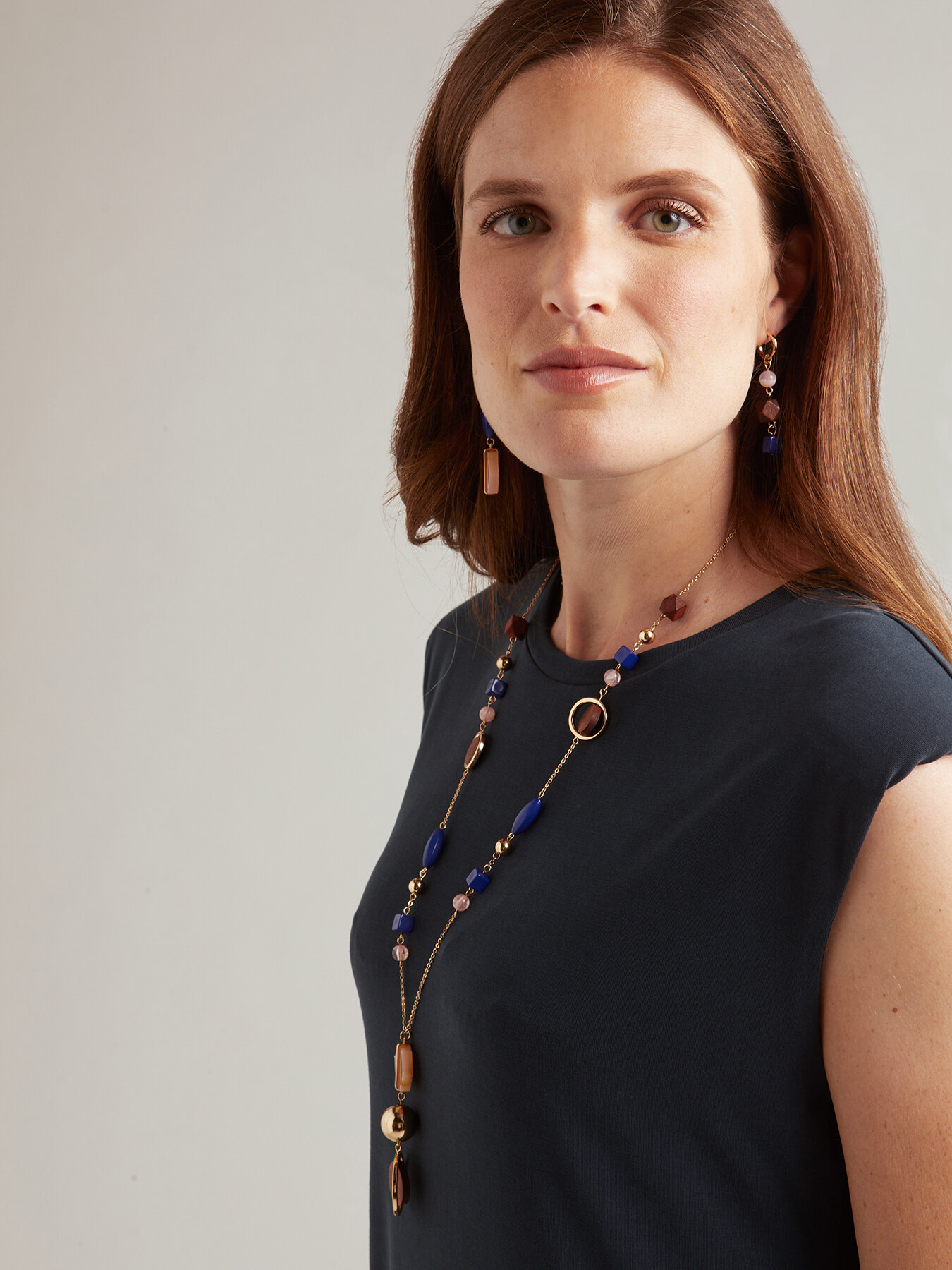 Vestito con spalline imbottite image number 2